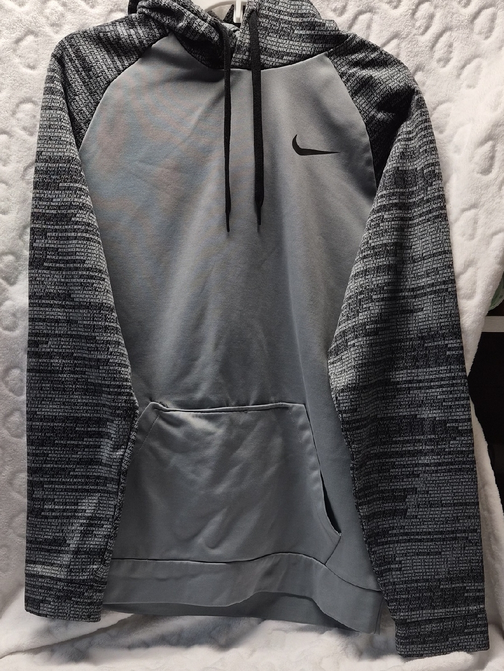 Nike Two-Tone Gray Pullover Hoodie with Patterned Sleeves